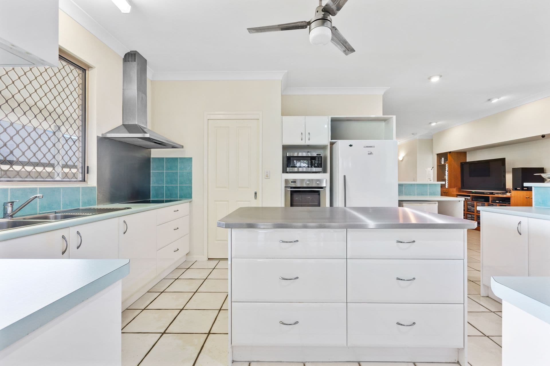 17 Callistemon Crescent, Tin Can Bay, QLD, 4580, Tin Can Bay - Thumbnail 5