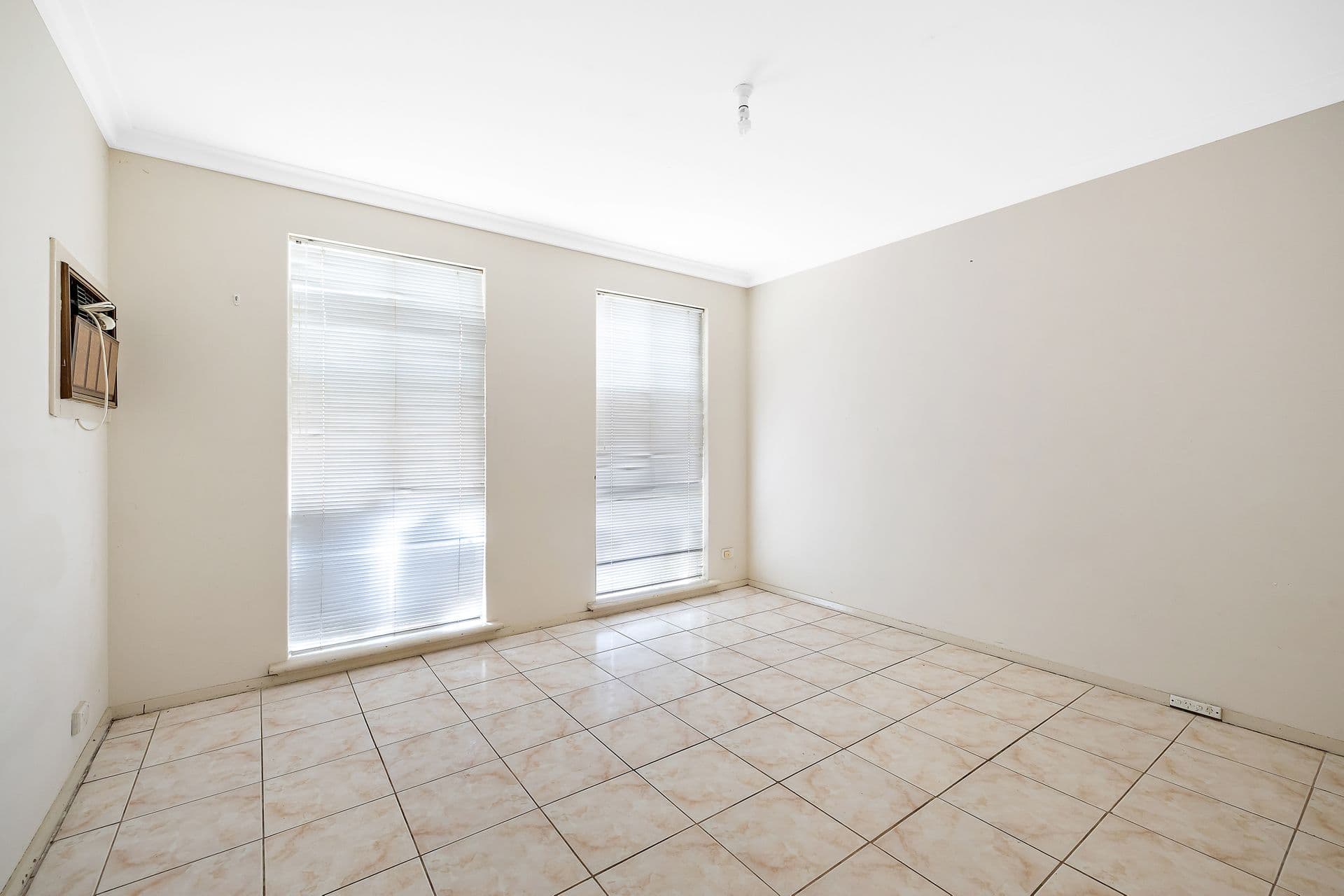 188 Marangaroo Drive, Girrawheen, WA, 6064, Girrawheen - Thumbnail 5