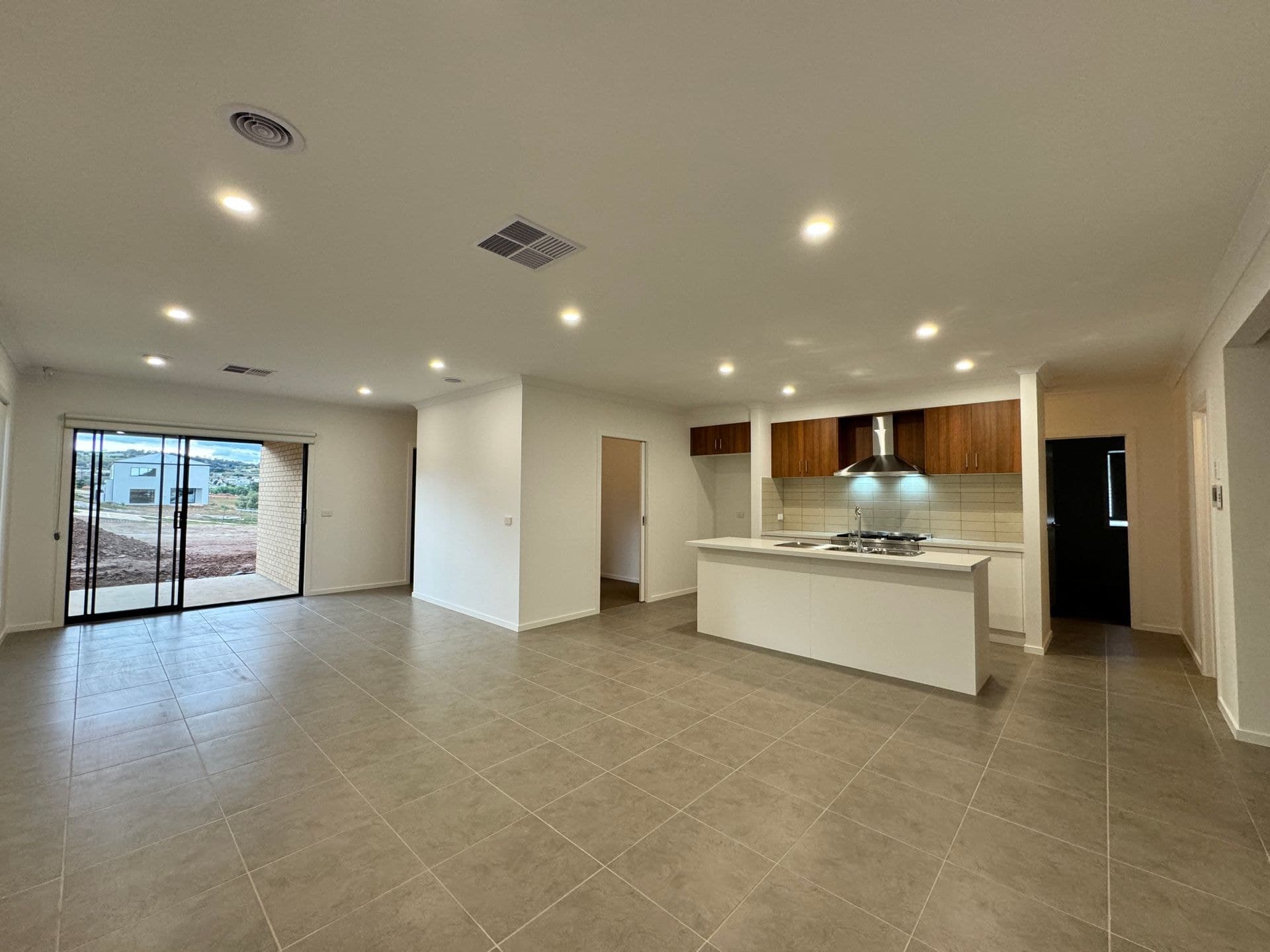 28 Auburn Crescent, Bacchus Marsh, VIC, 3340, Bacchus Marsh - Thumbnail 2