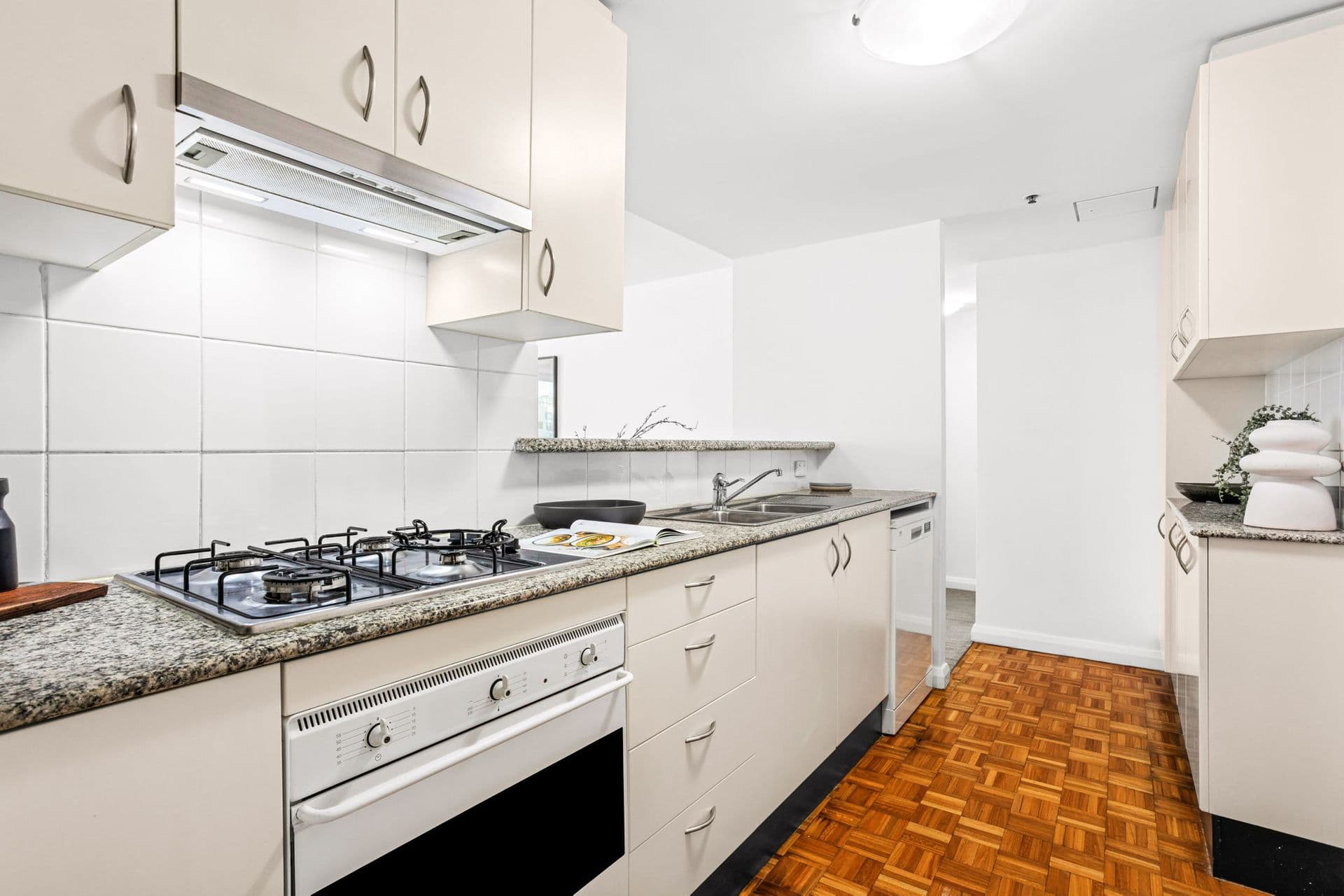 1008/2 Quay Street, Haymarket, NSW, 2000, Haymarket - Thumbnail 4
