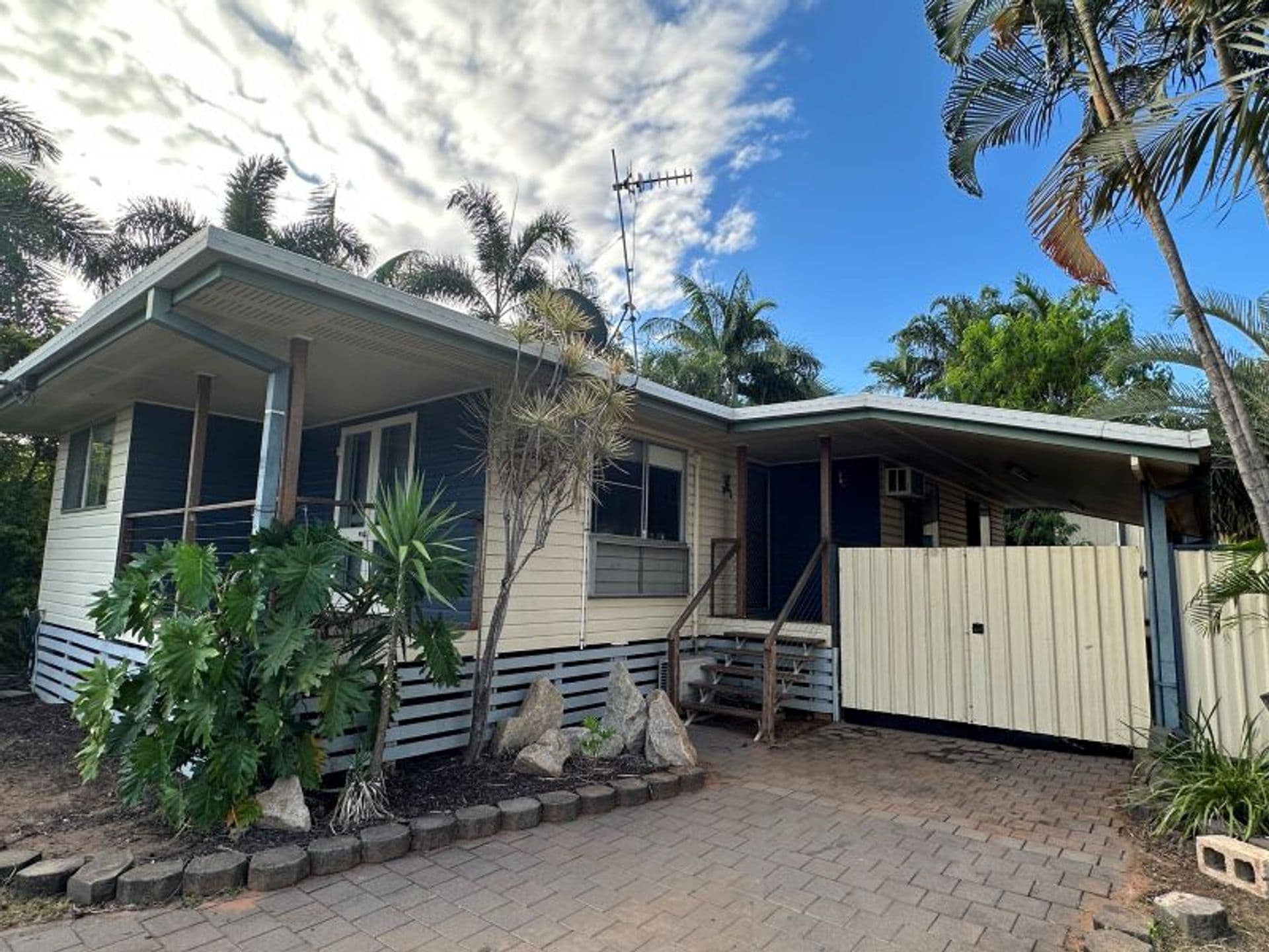 2 Burke Drive, Moranbah, QLD, 4744, Moranbah - Thumbnail 2
