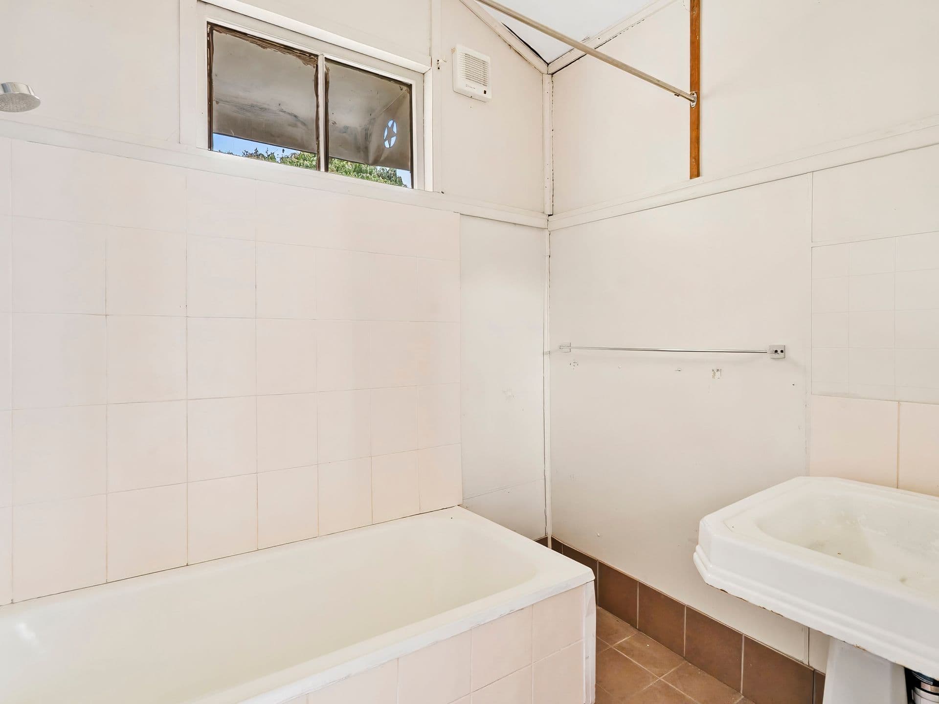 102 Denison Street, Rockhampton City, QLD, 4700, Rockhampton City - Thumbnail 8