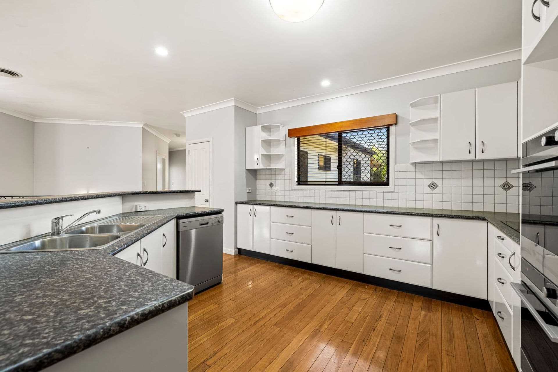 28 Hilltop Crescent, Blue Mountain Heights, QLD, 4350, Blue Mountain Heights - Thumbnail 3