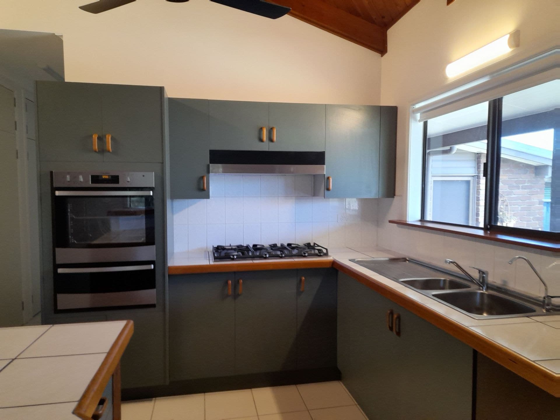 10 Tarwhine Street, Tin Can Bay, QLD, 4580, Tin Can Bay - Thumbnail 2