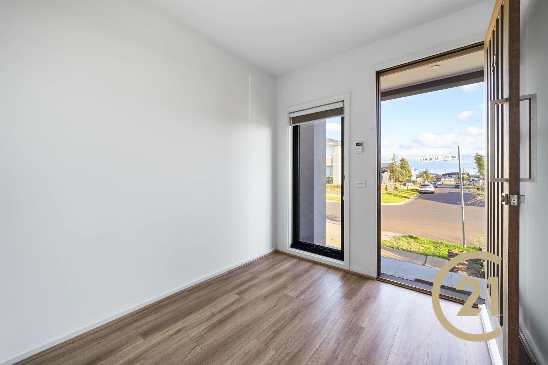 Suite 4 241-244 Caroline Springs Blvd, Caroline Springs, VIC, 3023, Truganina - Thumbnail 2