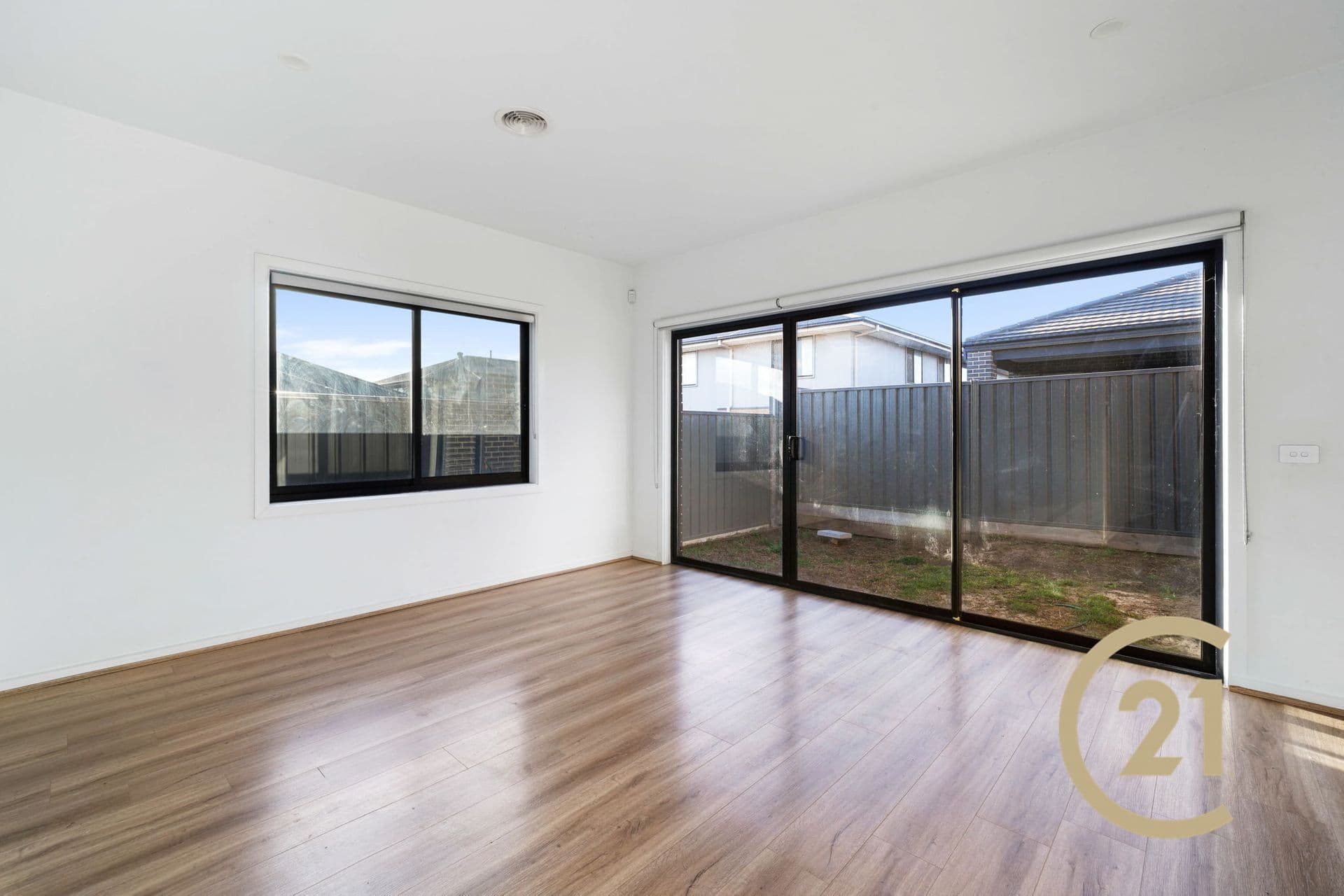 Suite 4 241-244 Caroline Springs Blvd, Caroline Springs, VIC, 3023, Truganina - Thumbnail 3