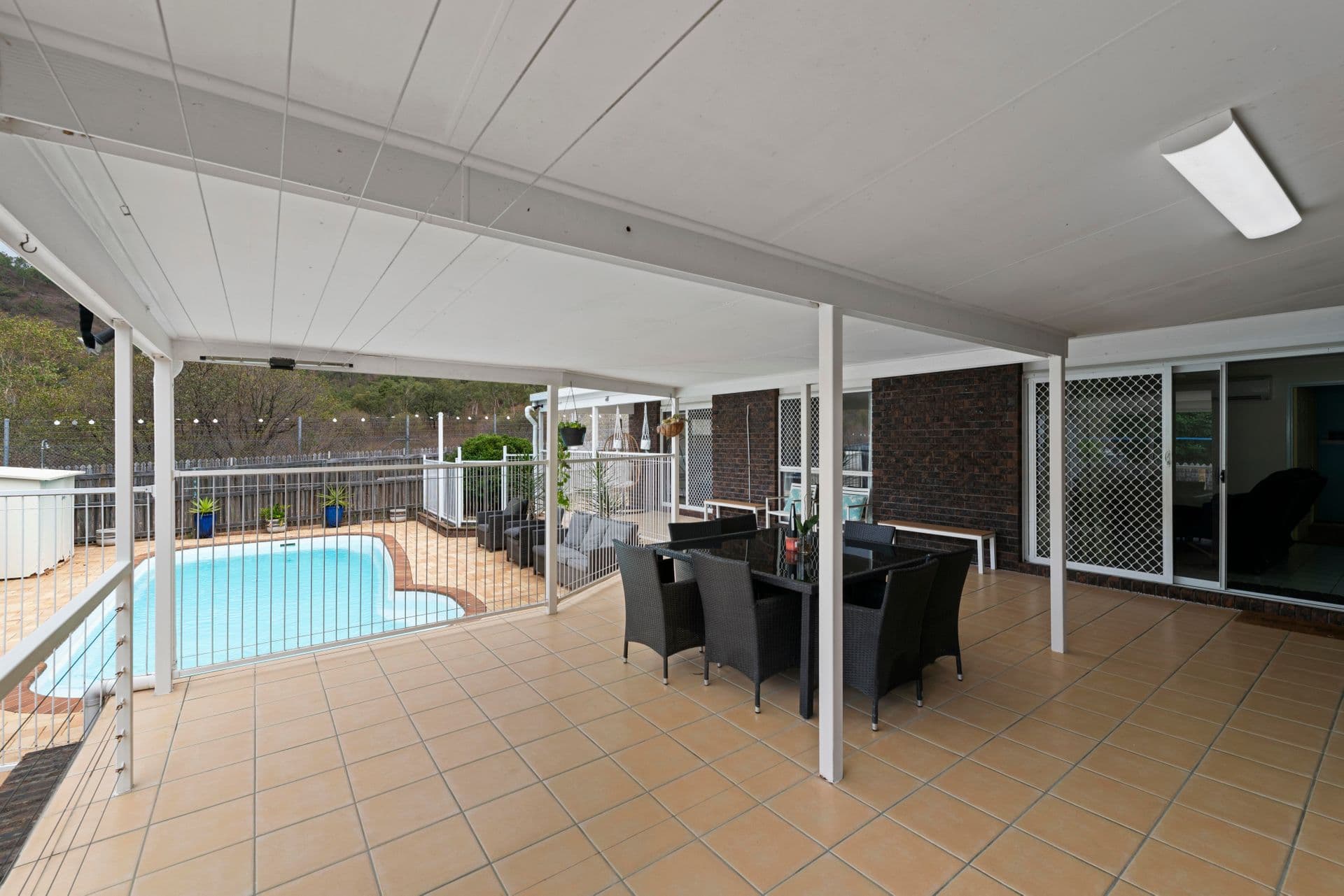 22 Dunbar Crescent, Wulguru, QLD, 4811, Wulguru - Thumbnail 2