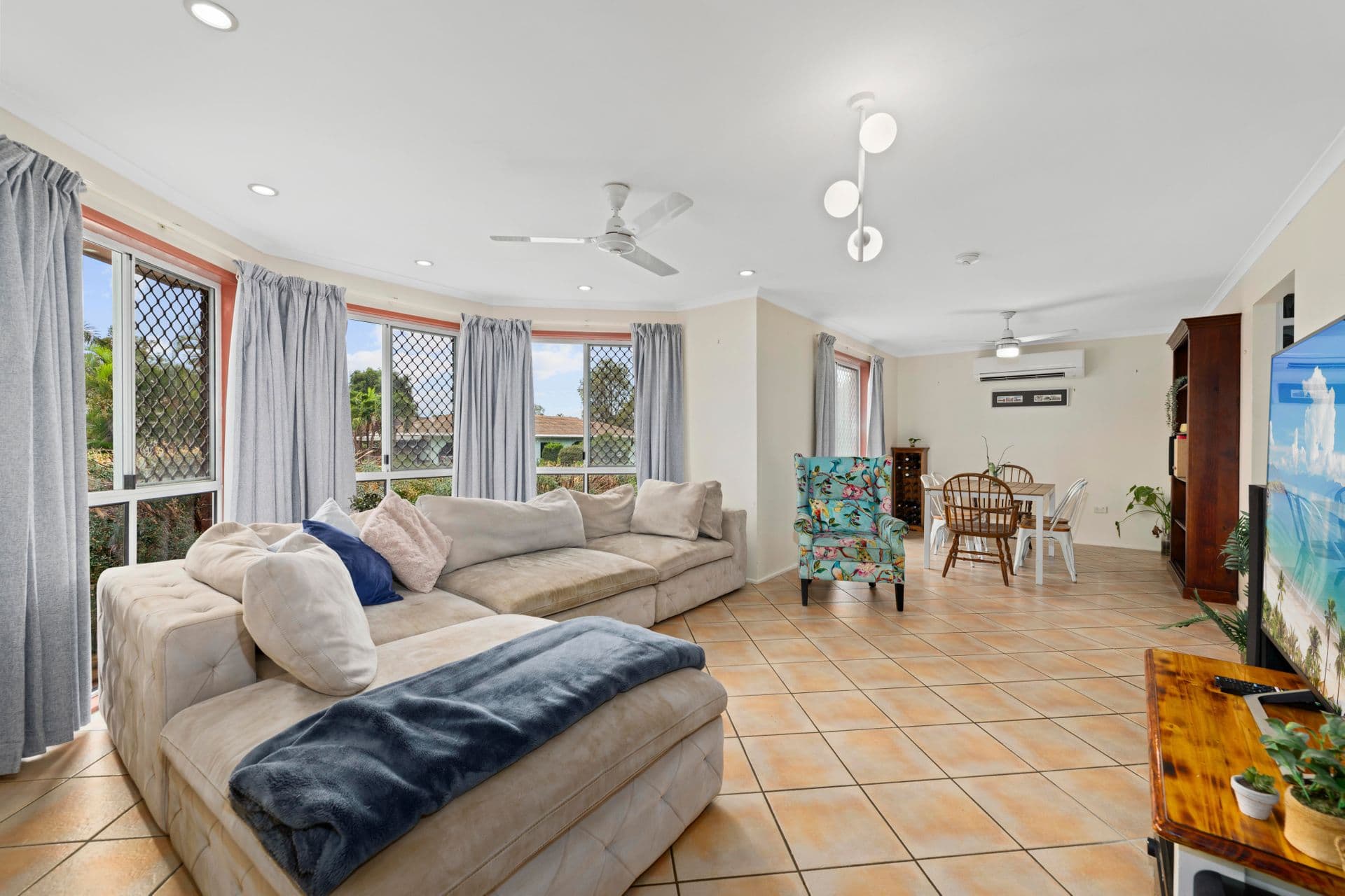 22 Dunbar Crescent, Wulguru, QLD, 4811, Wulguru - Thumbnail 4