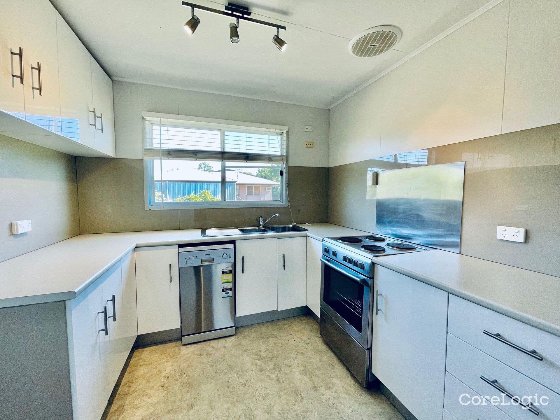 27 Bradman Street, Moranbah, QLD, 4744, Moranbah - Thumbnail 4
