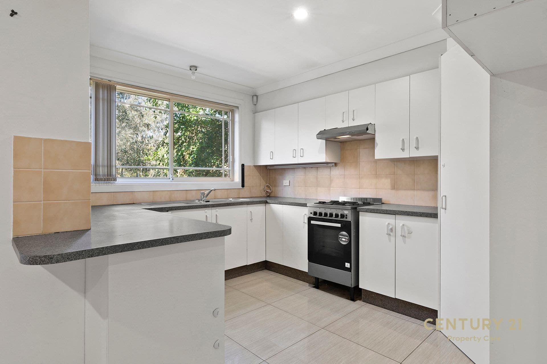 2/4 Onslow Place, Leumeah, NSW, 2560, Leumeah - Thumbnail 2