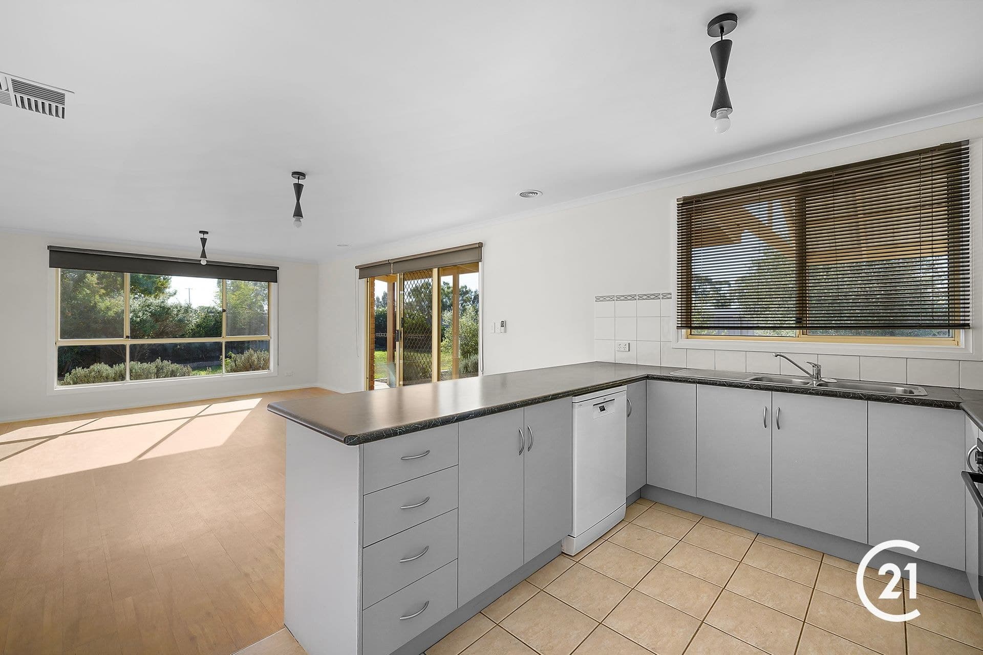 15 Genevieve Avenue, Echuca, VIC, 3564, Echuca - Thumbnail 5