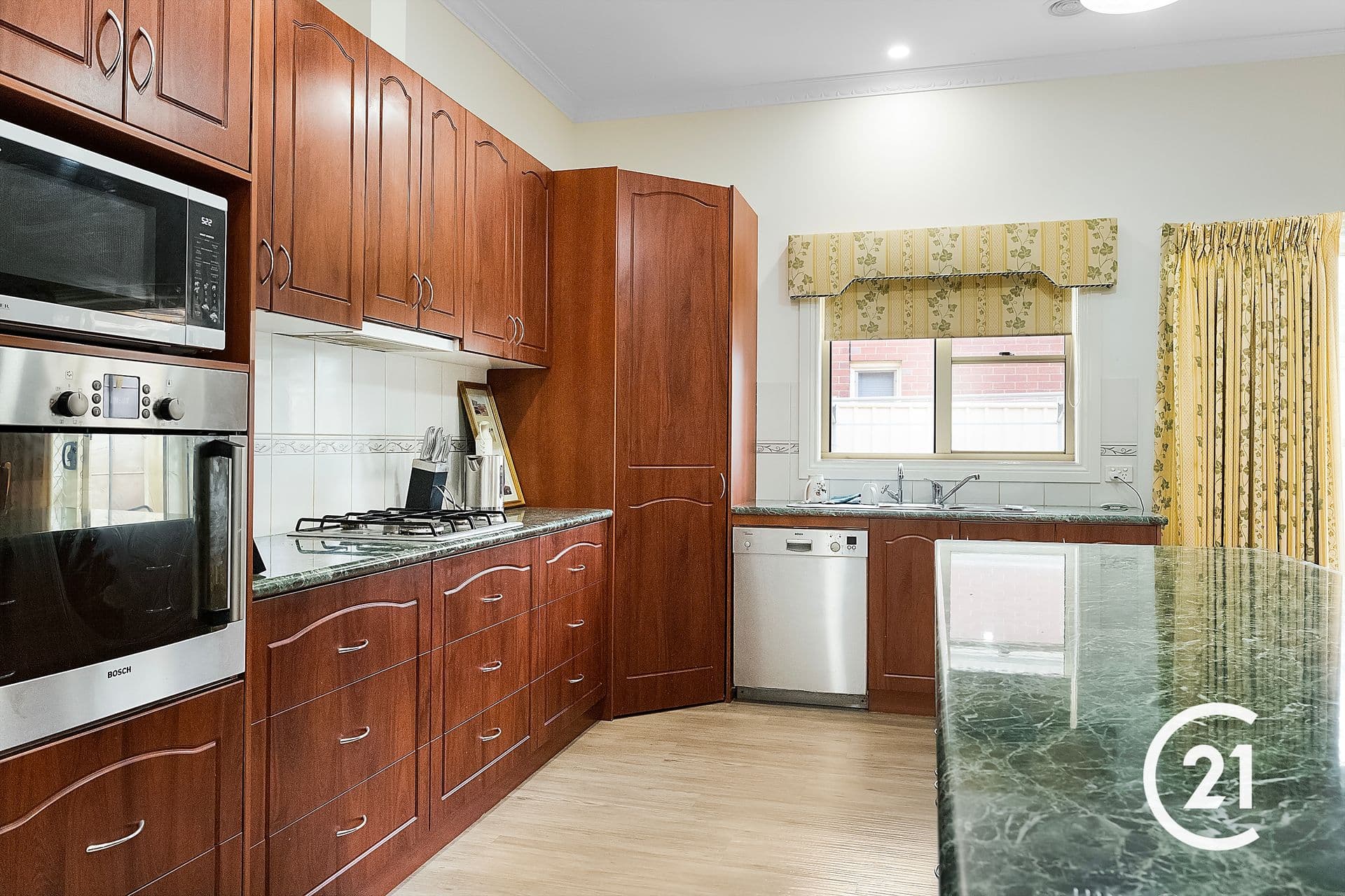 215 Mckinlay Street, Echuca, VIC, 3564, Echuca - Thumbnail 2