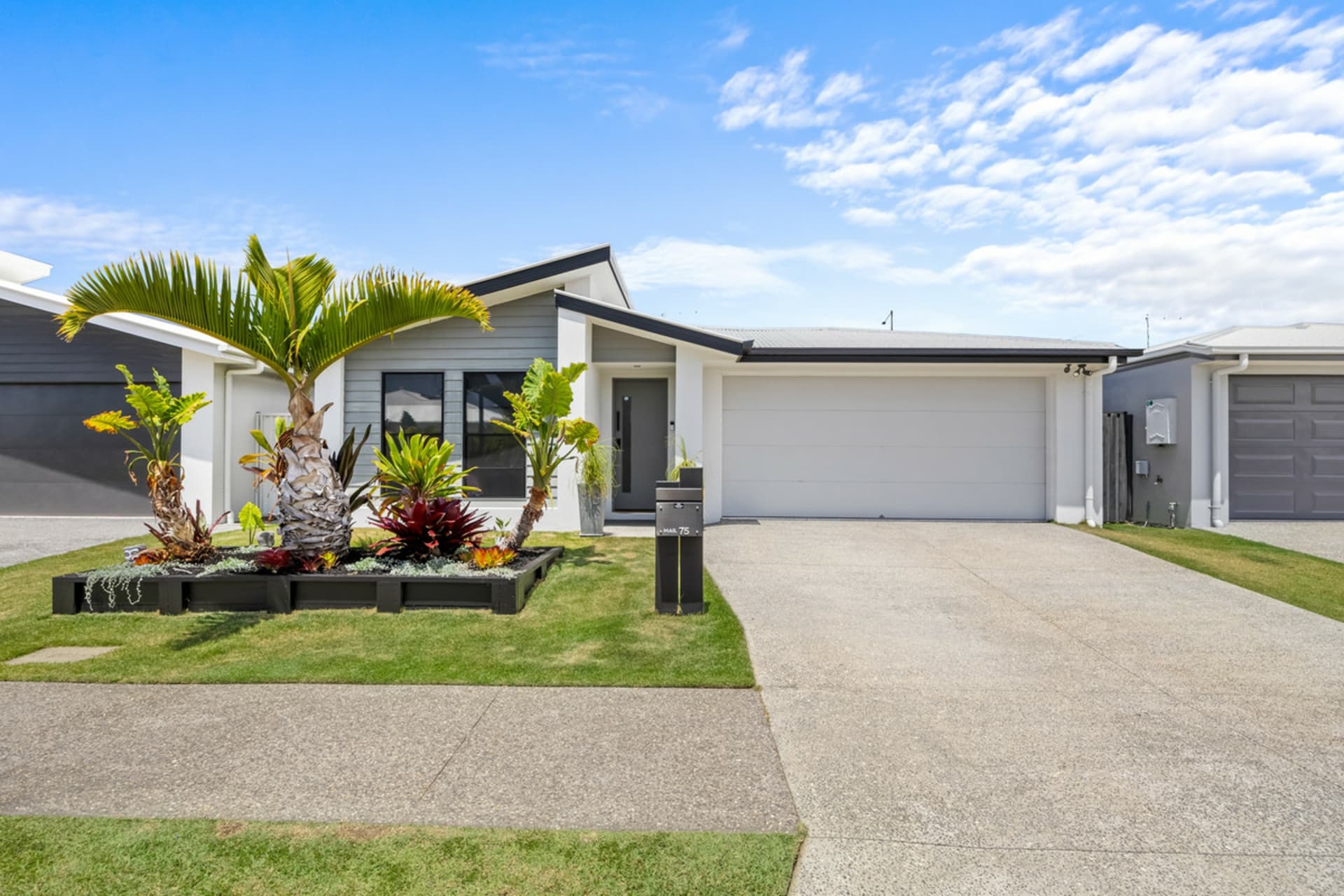 75 Leslie Crescent, Baringa, Baringa - Image 1