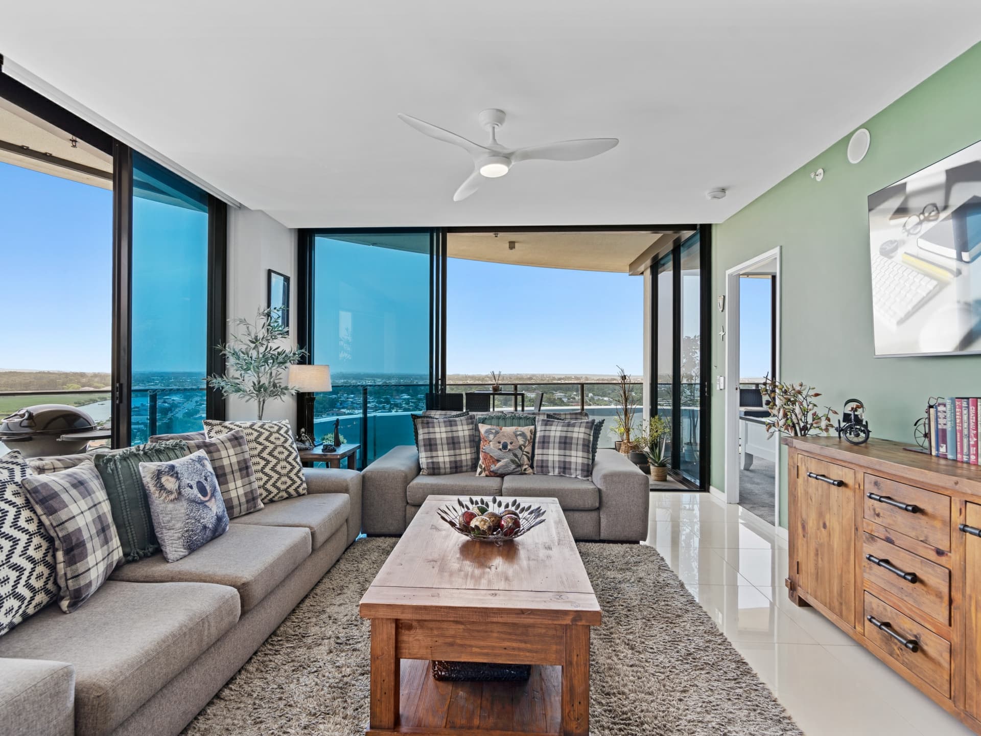 11301/5 Harbour Side Court, Biggera Waters, Biggera Waters - Thumbnail 3