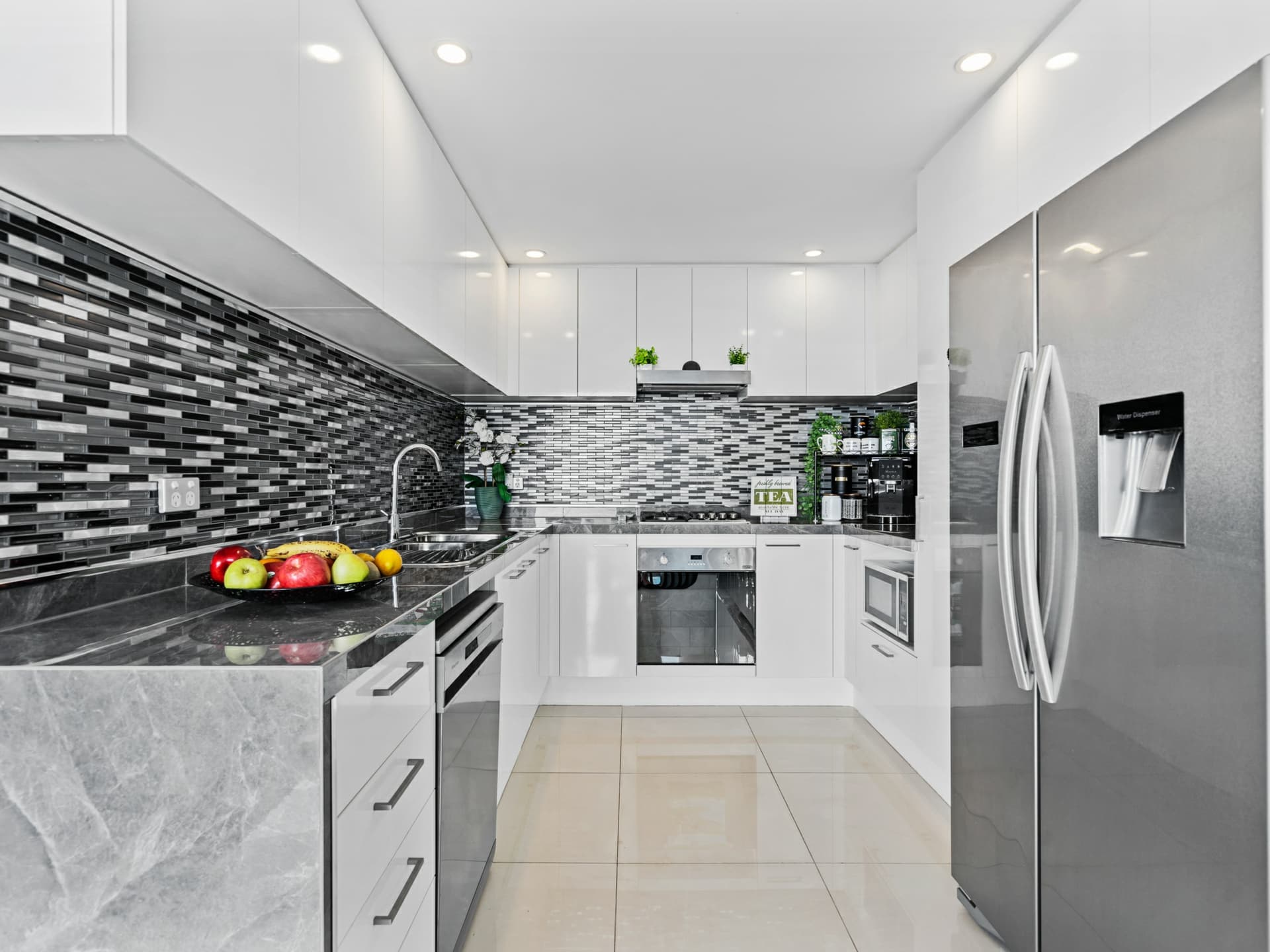 11301/5 Harbour Side Court, Biggera Waters, Biggera Waters - Thumbnail 4