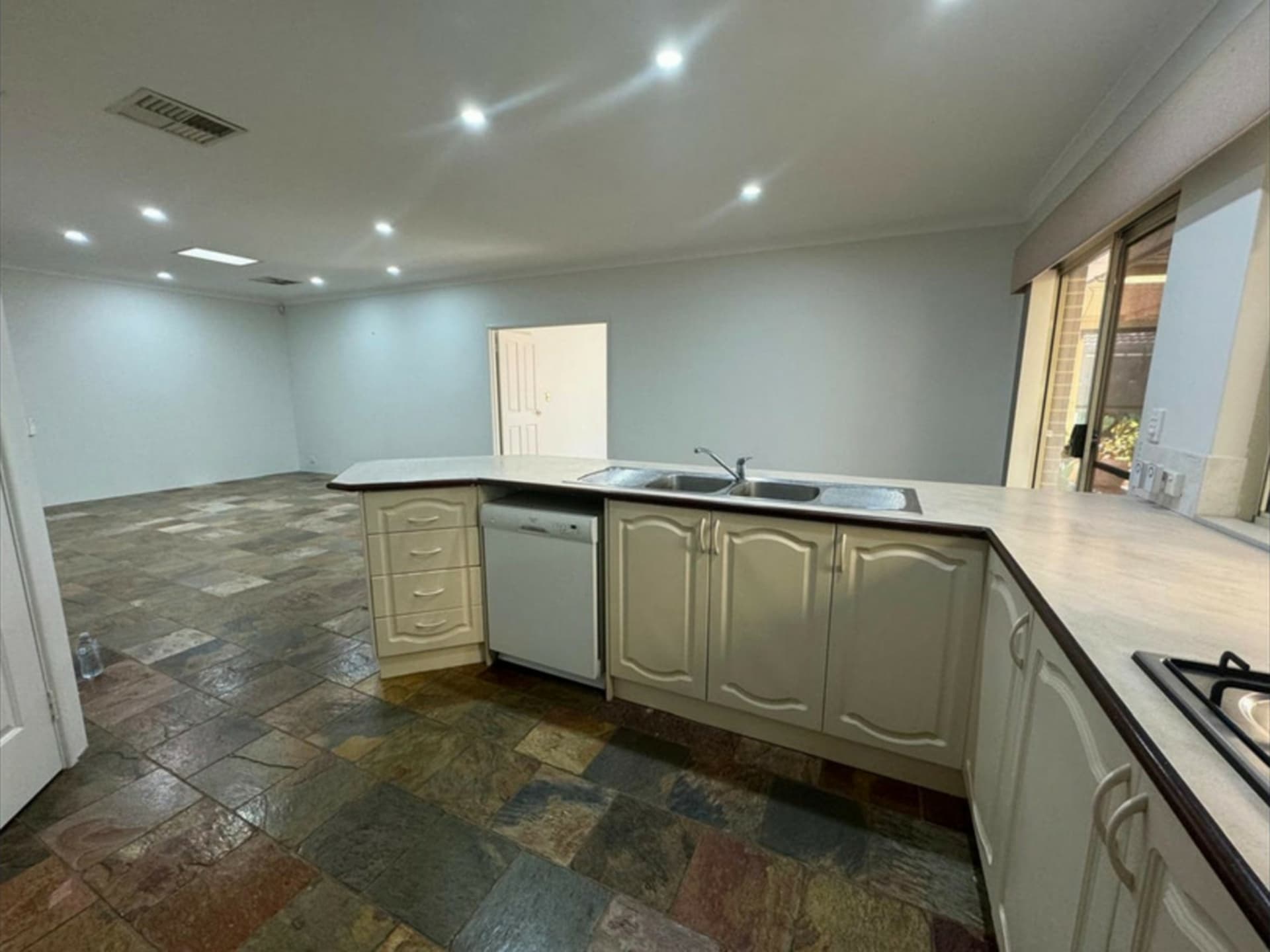 1 Langar Court, Erskine, Erskine - Thumbnail 5