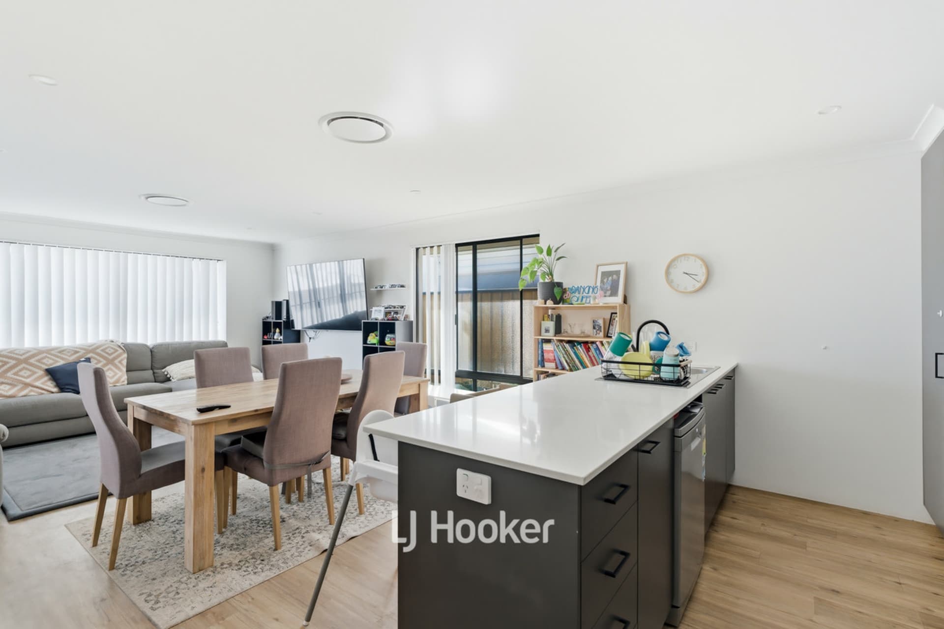76 Carnelian Avenue, Australind, Australind - Thumbnail 2
