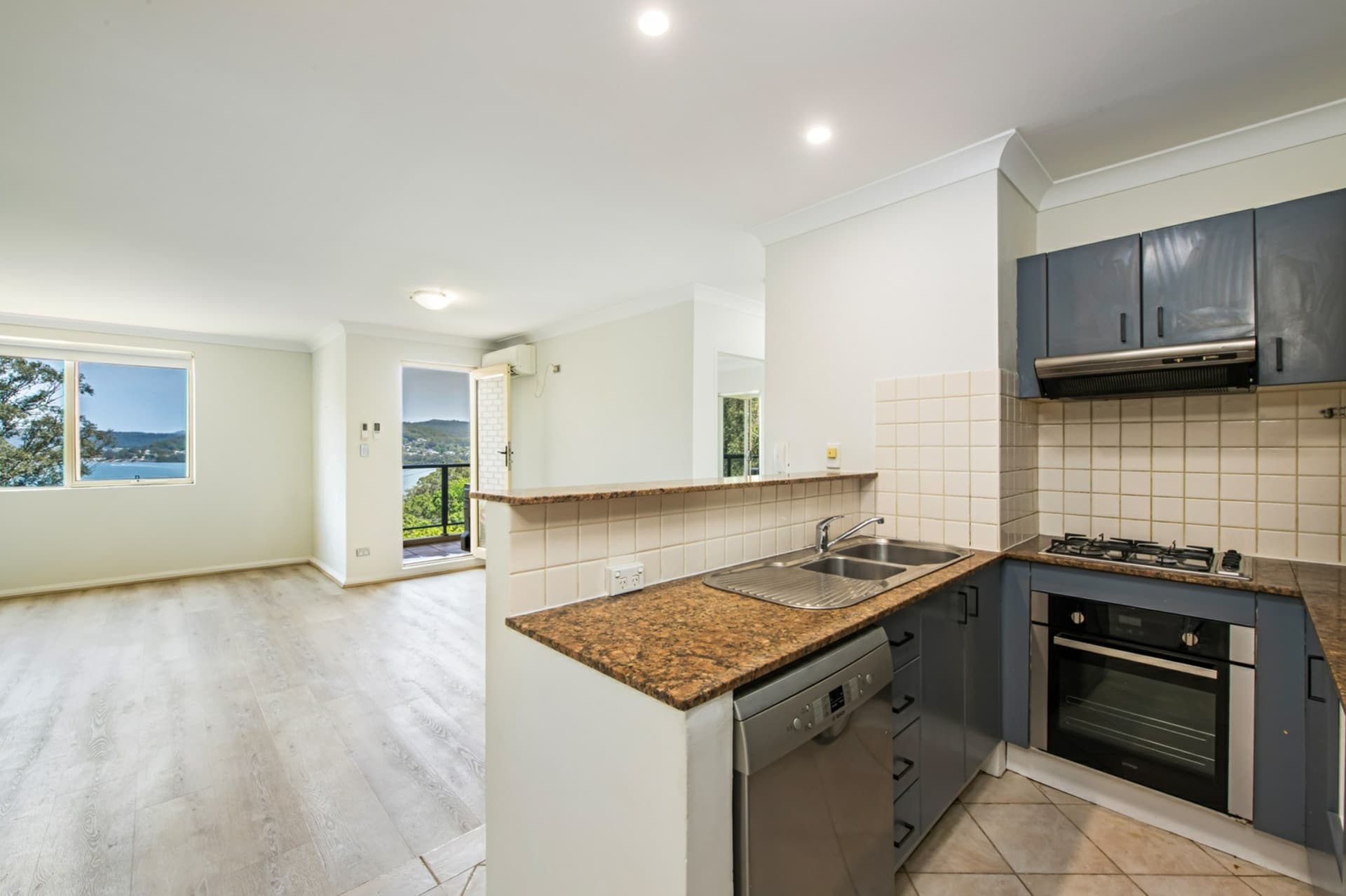 7/92 John Whiteway Drive, Gosford, Gosford - Thumbnail 2