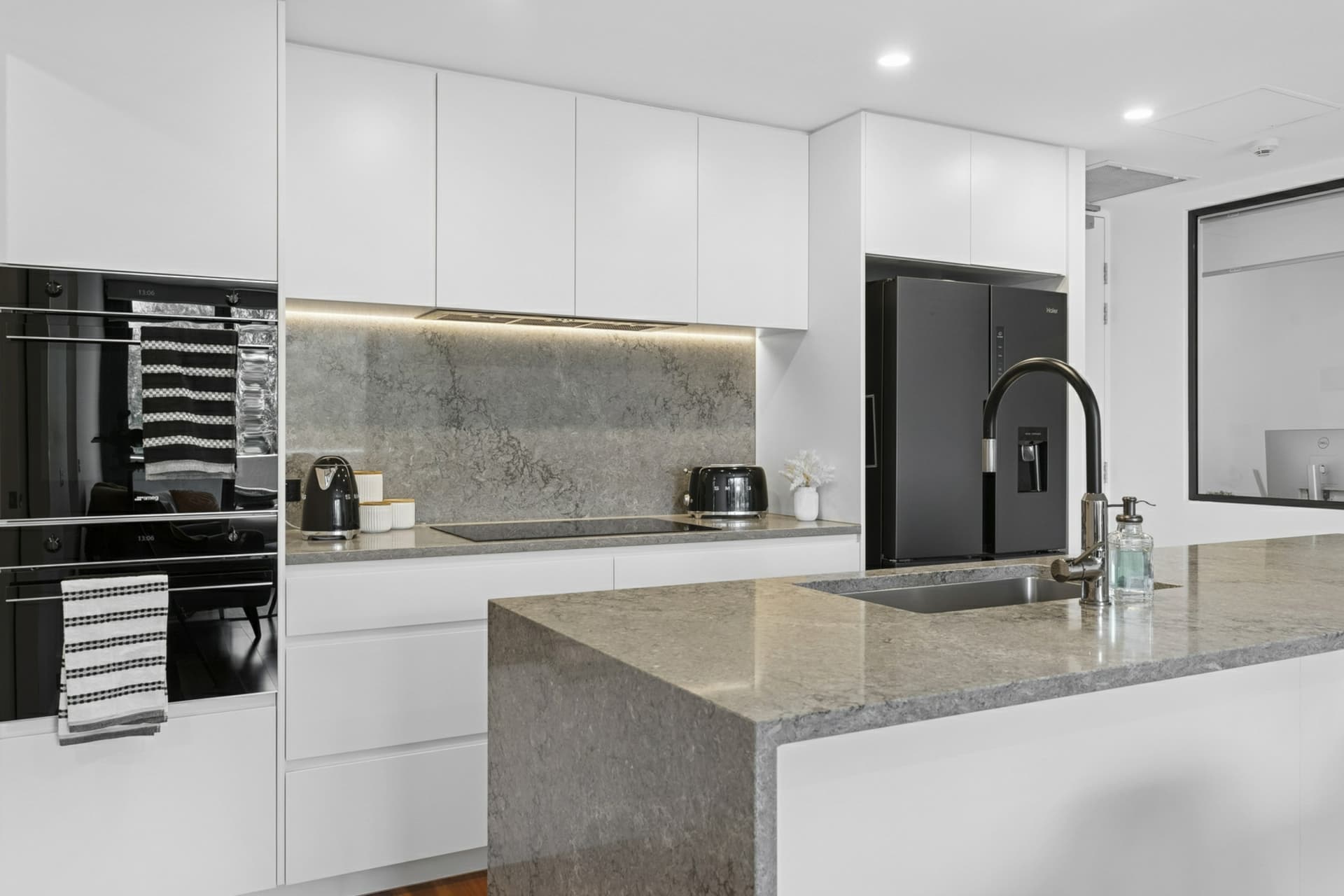 320/2 Anzac Park, Campbell, Campbell - Thumbnail 2