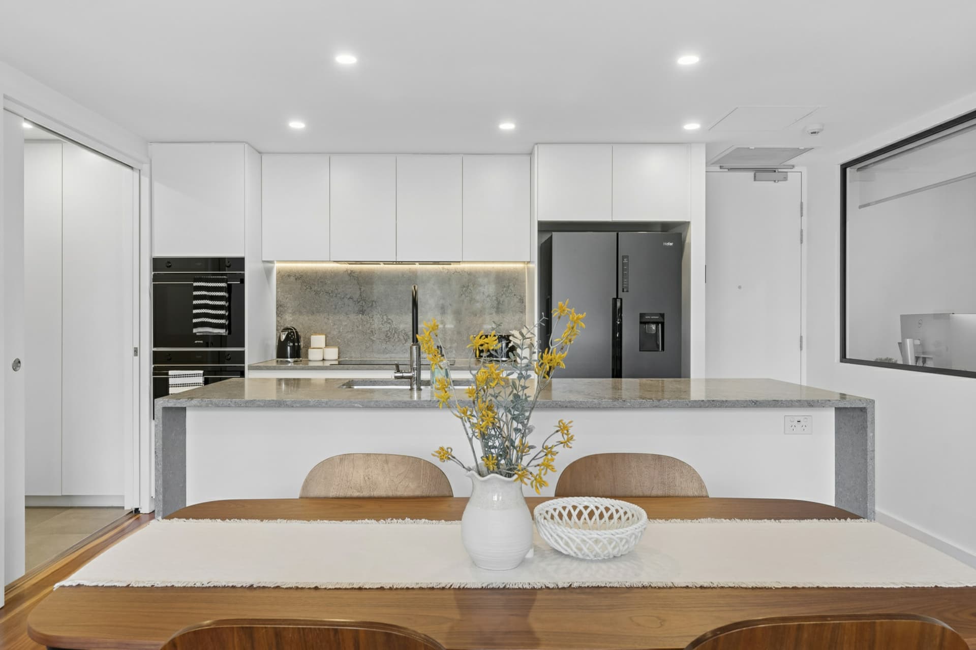320/2 Anzac Park, Campbell, Campbell - Thumbnail 3