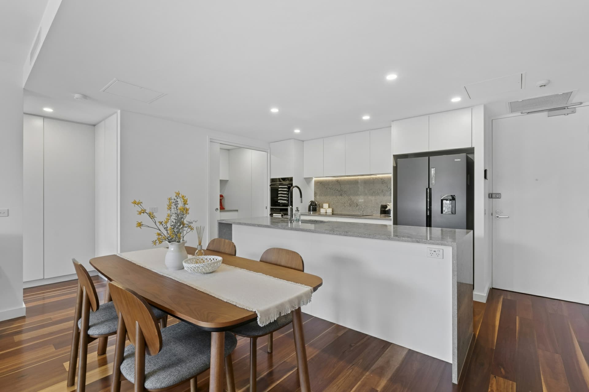 320/2 Anzac Park, Campbell, Campbell - Thumbnail 4