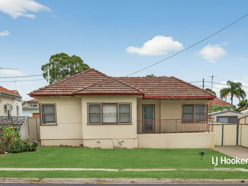 4 Harpur Place, Casula, Casula - Image 1
