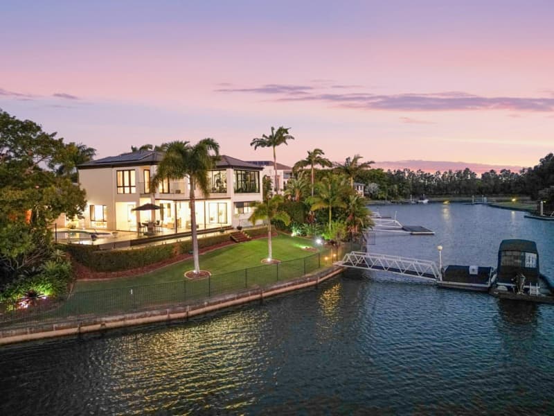 2122 Fernlea Close, Hope Island, Hope Island - Image 1