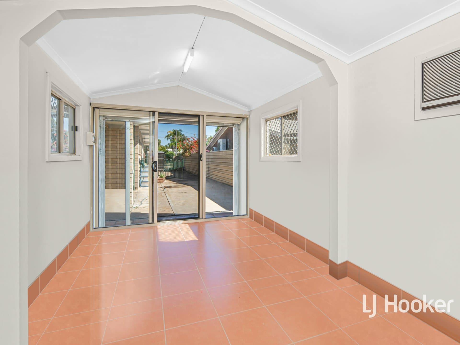 3 Dixon Road, Braitling, Braitling - Thumbnail 6