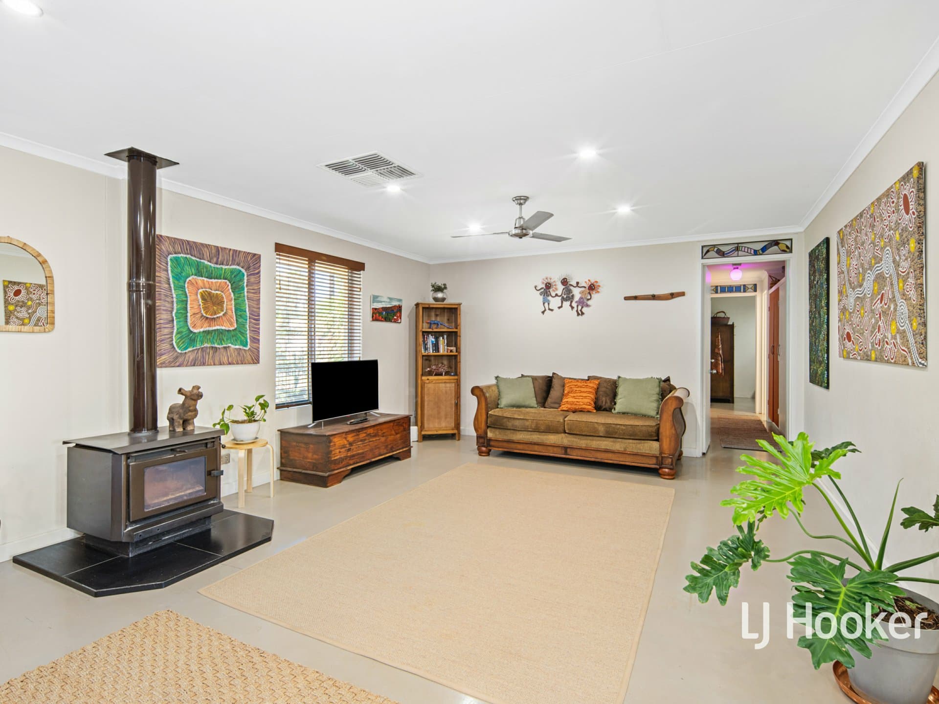 22 Abrahams Crescent, Braitling, Braitling - Thumbnail 2
