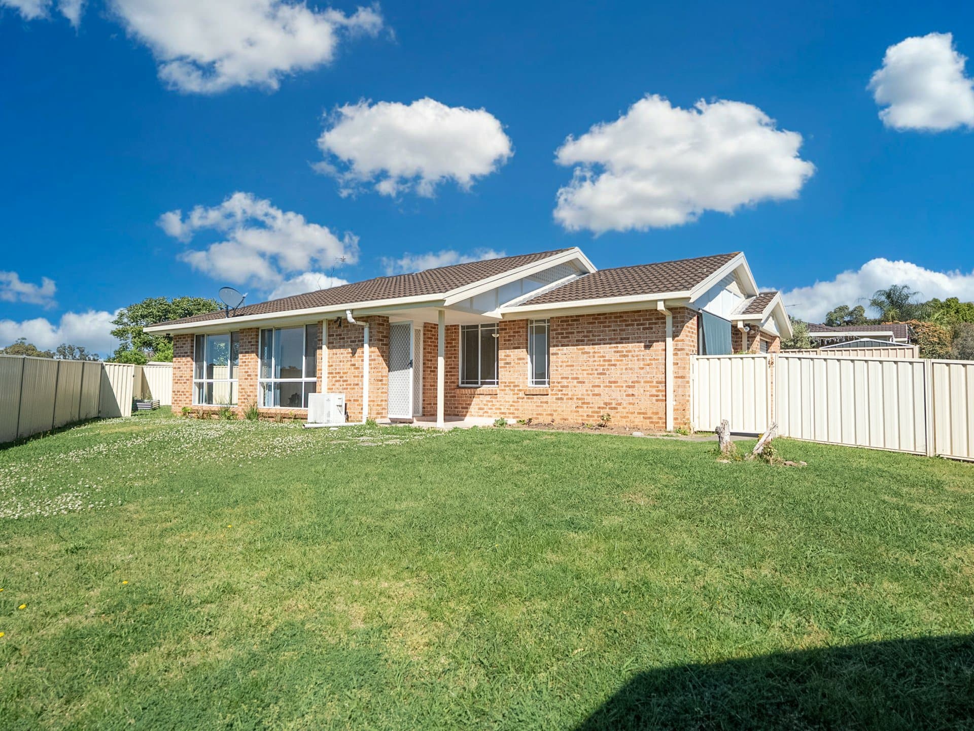 85 Central Park Drive, Bow Bowing, Bow Bowing - Thumbnail 2