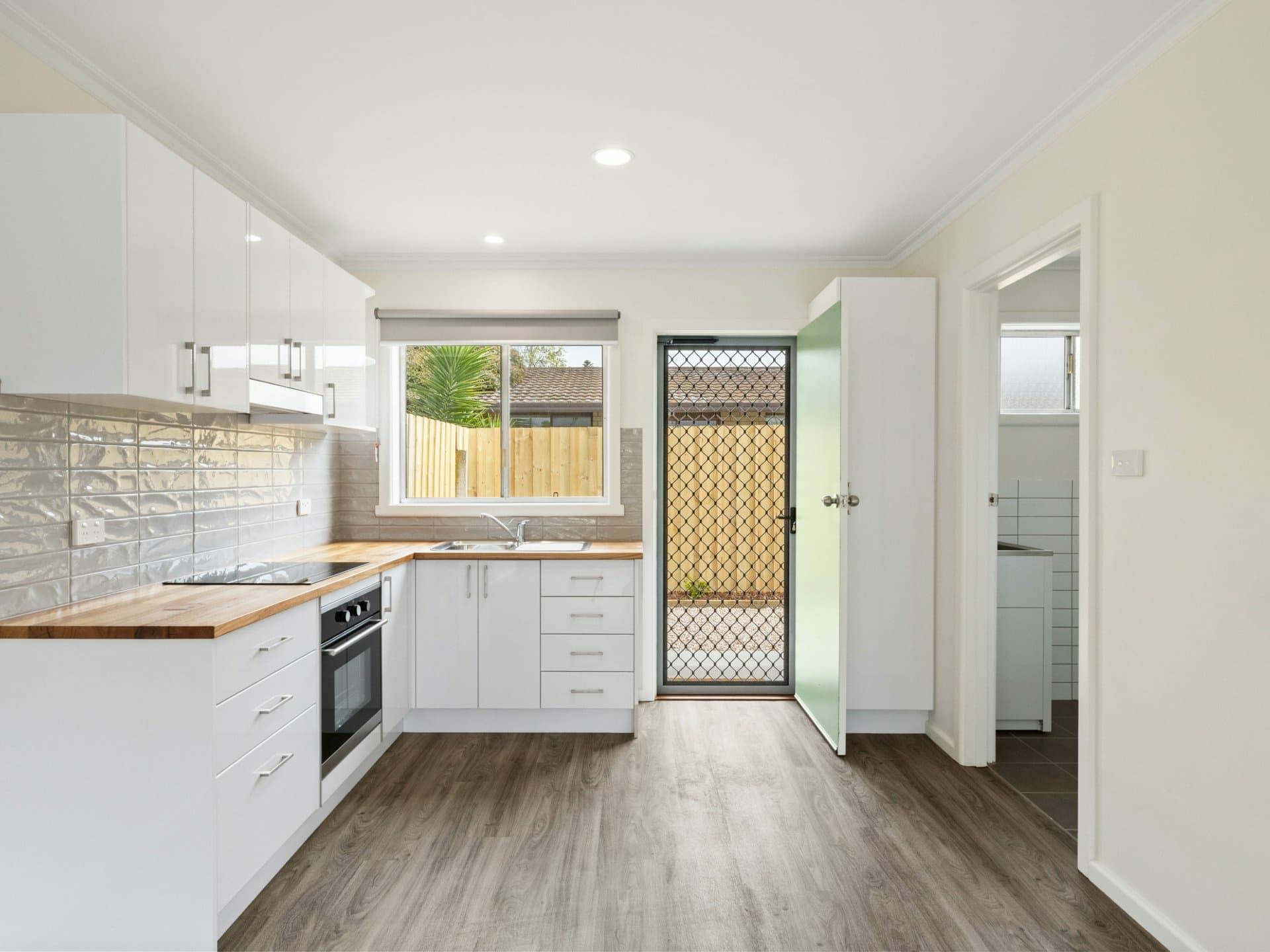 Unit 3 & 4/4 Grosvenor Court, Bairnsdale, Bairnsdale - Thumbnail 2
