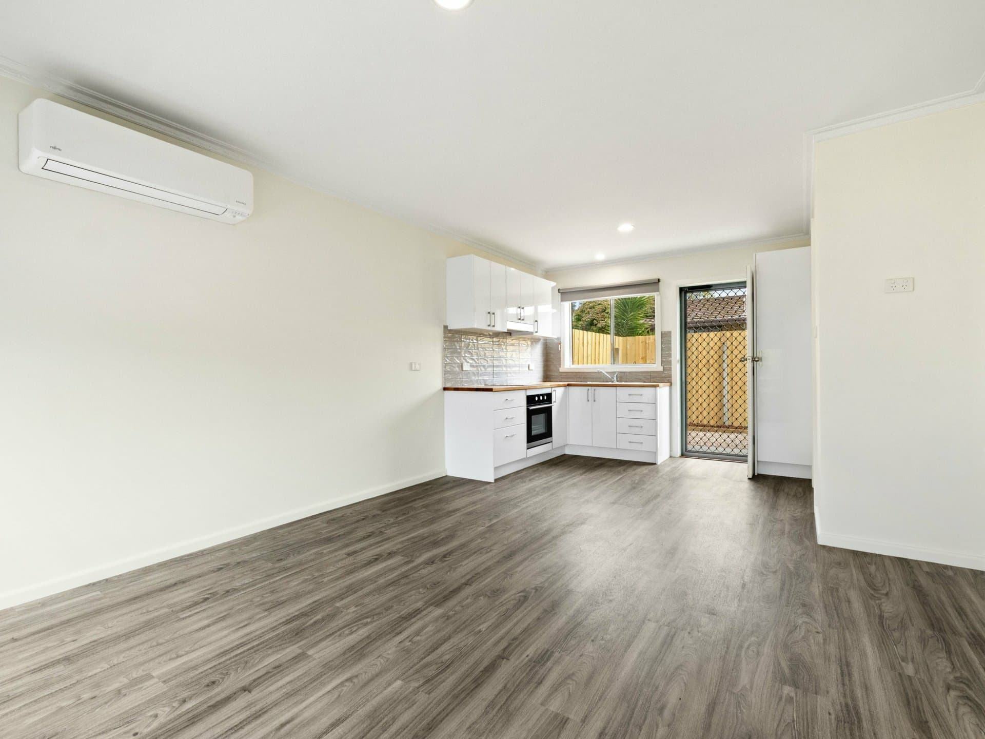 Unit 3 & 4/4 Grosvenor Court, Bairnsdale, Bairnsdale - Thumbnail 3
