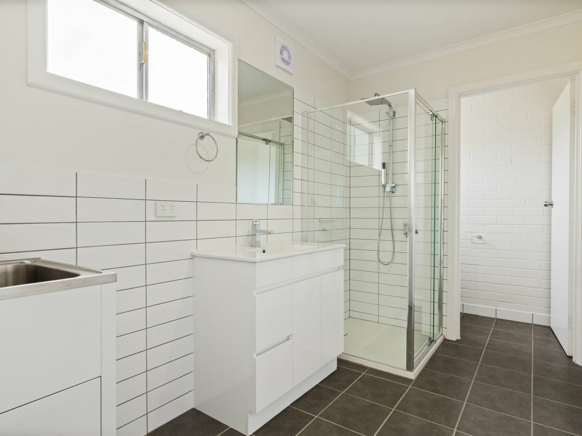 Unit 3 & 4/4 Grosvenor Court, Bairnsdale, Bairnsdale - Thumbnail 8
