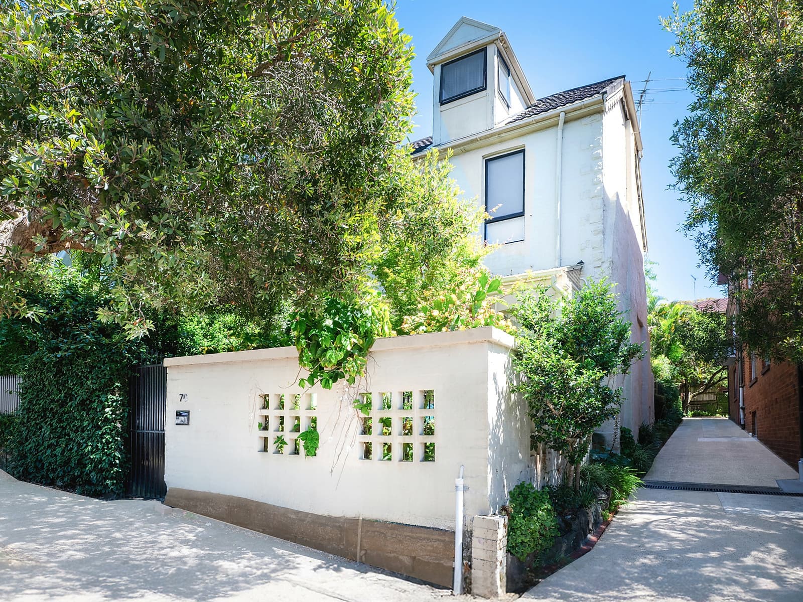 76 Kurraba Road,Neutral Bay, Neutral Bay - Thumbnail 2