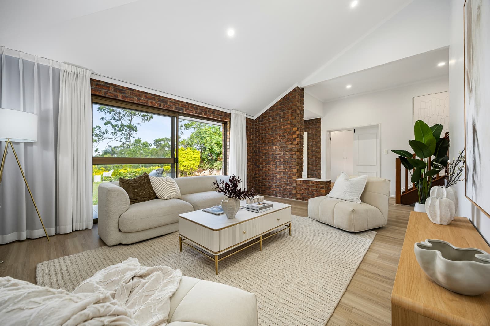 10 Bonhill Court, Indooroopilly - Thumbnail 2