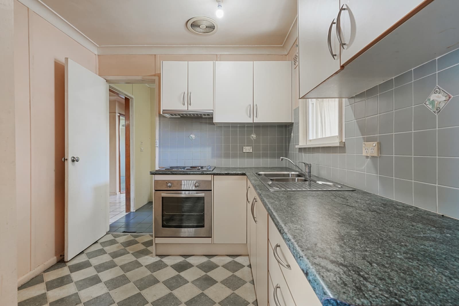 9 Taloma Street,South Penrith, South Penrith - Thumbnail 3