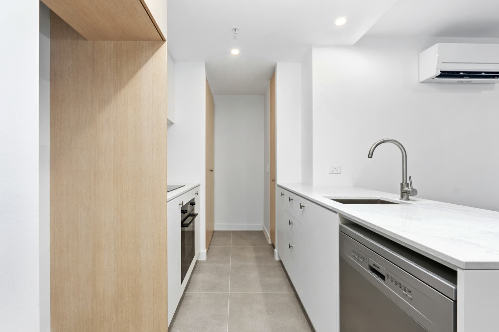 1106/2 Furzer Street, Phillip, Phillip - Thumbnail 2