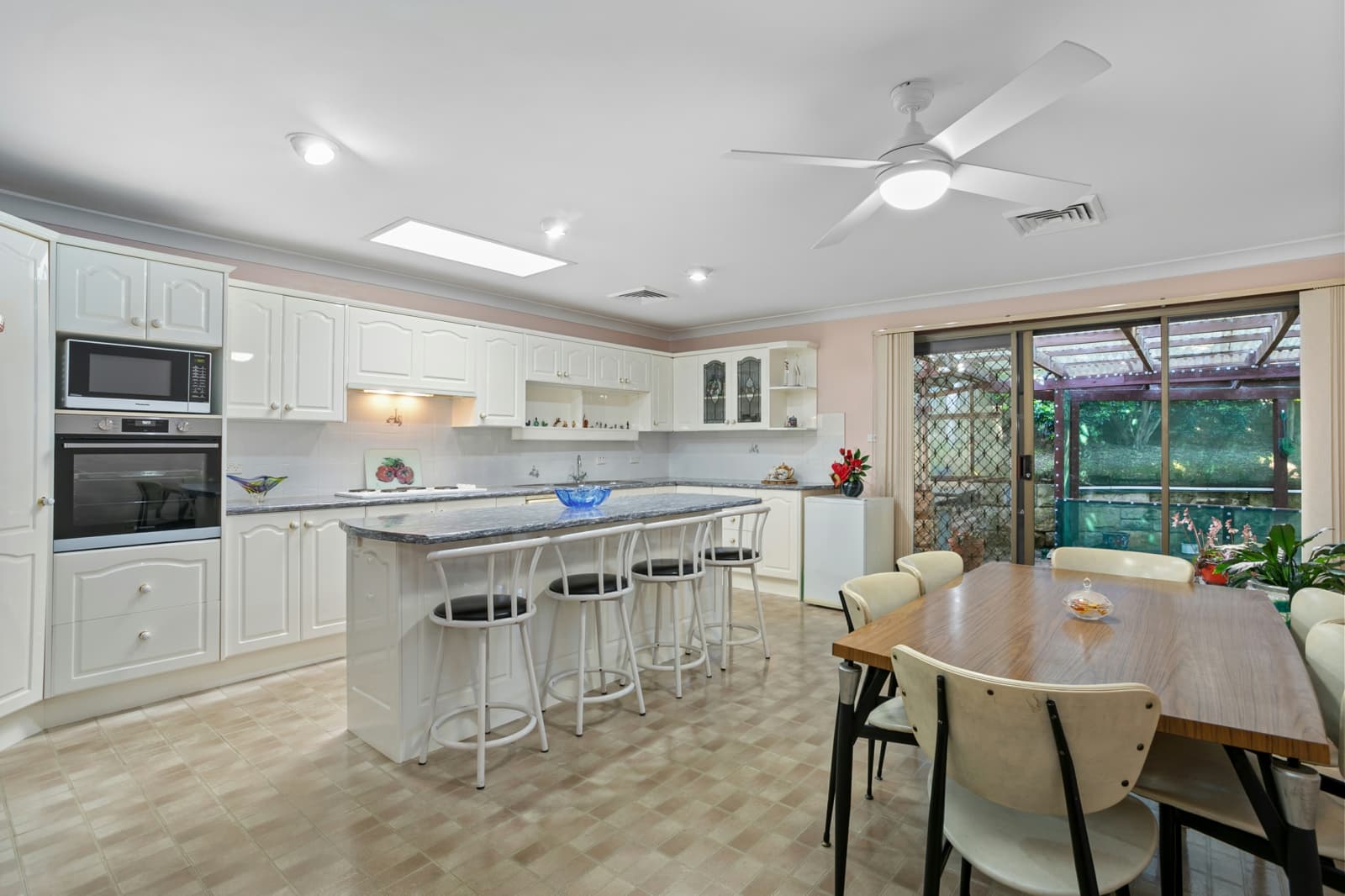 25 English Avenue,Castle Hill, Castle Hill - Thumbnail 2