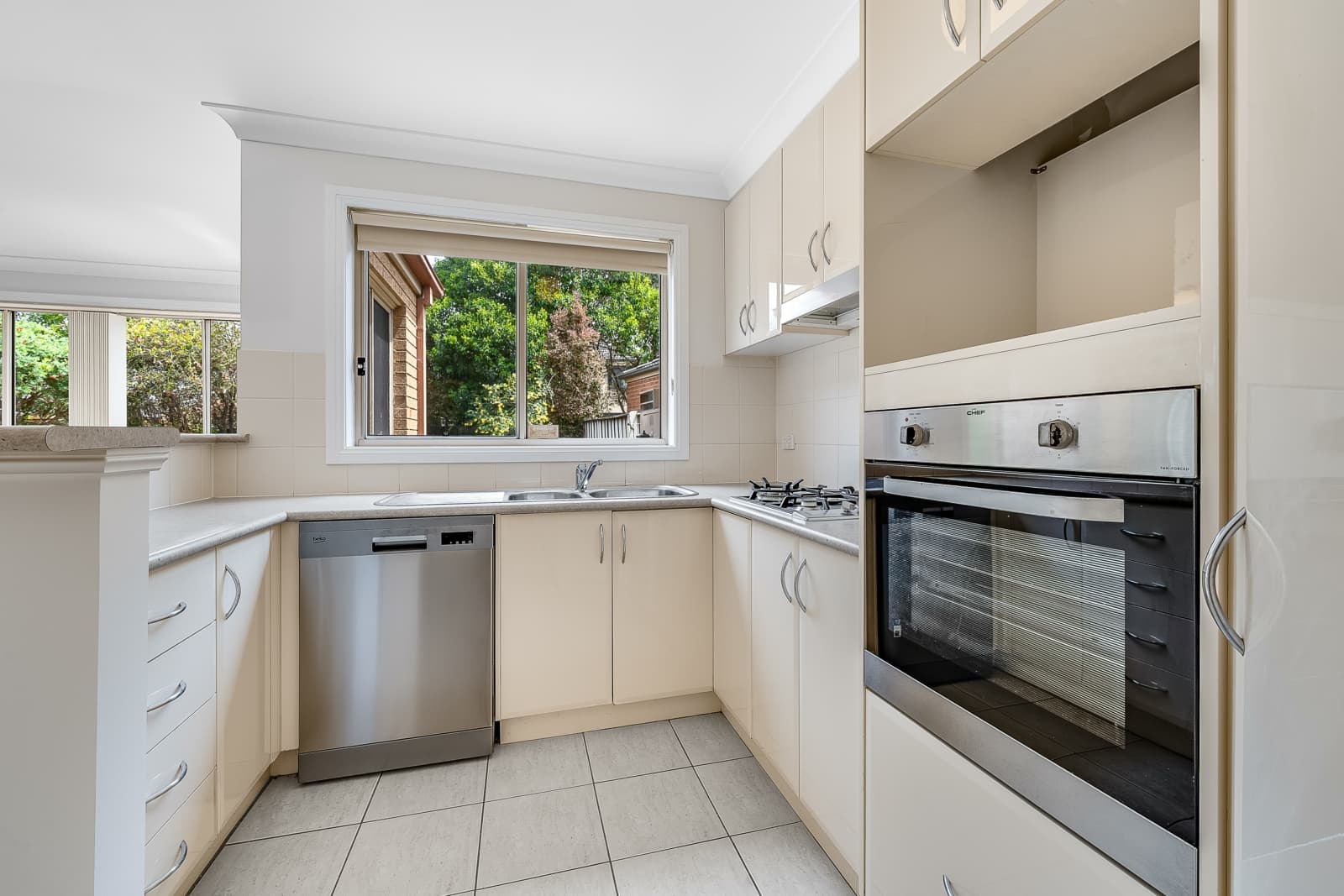 54 Millcroft Way,Beaumont Hills, Beaumont Hills - Thumbnail 2