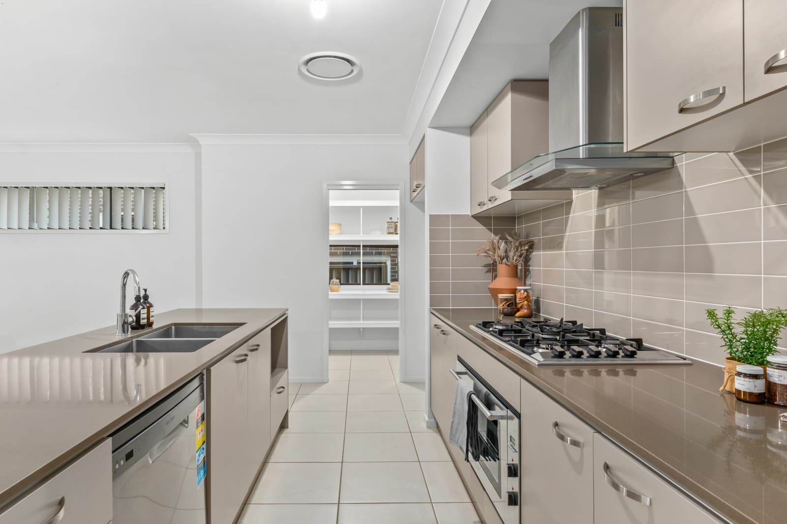 111 Hannaford Avenue,Box Hill, Box Hill - Thumbnail 4
