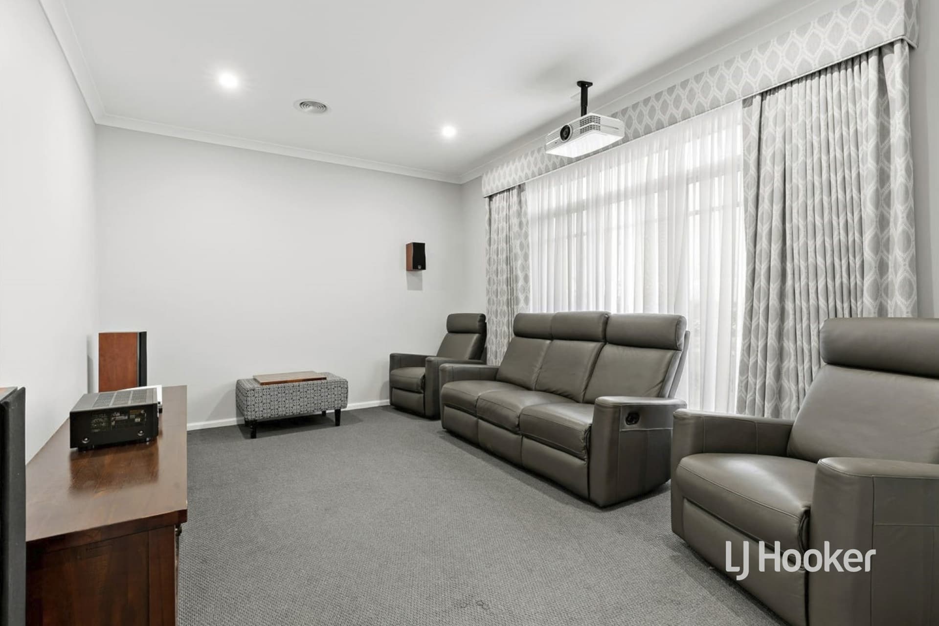 19 Eaglemont Way, Werribee, Werribee - Thumbnail 2