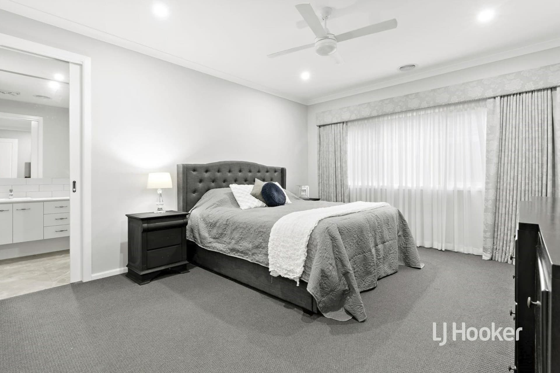 19 Eaglemont Way, Werribee, Werribee - Thumbnail 3