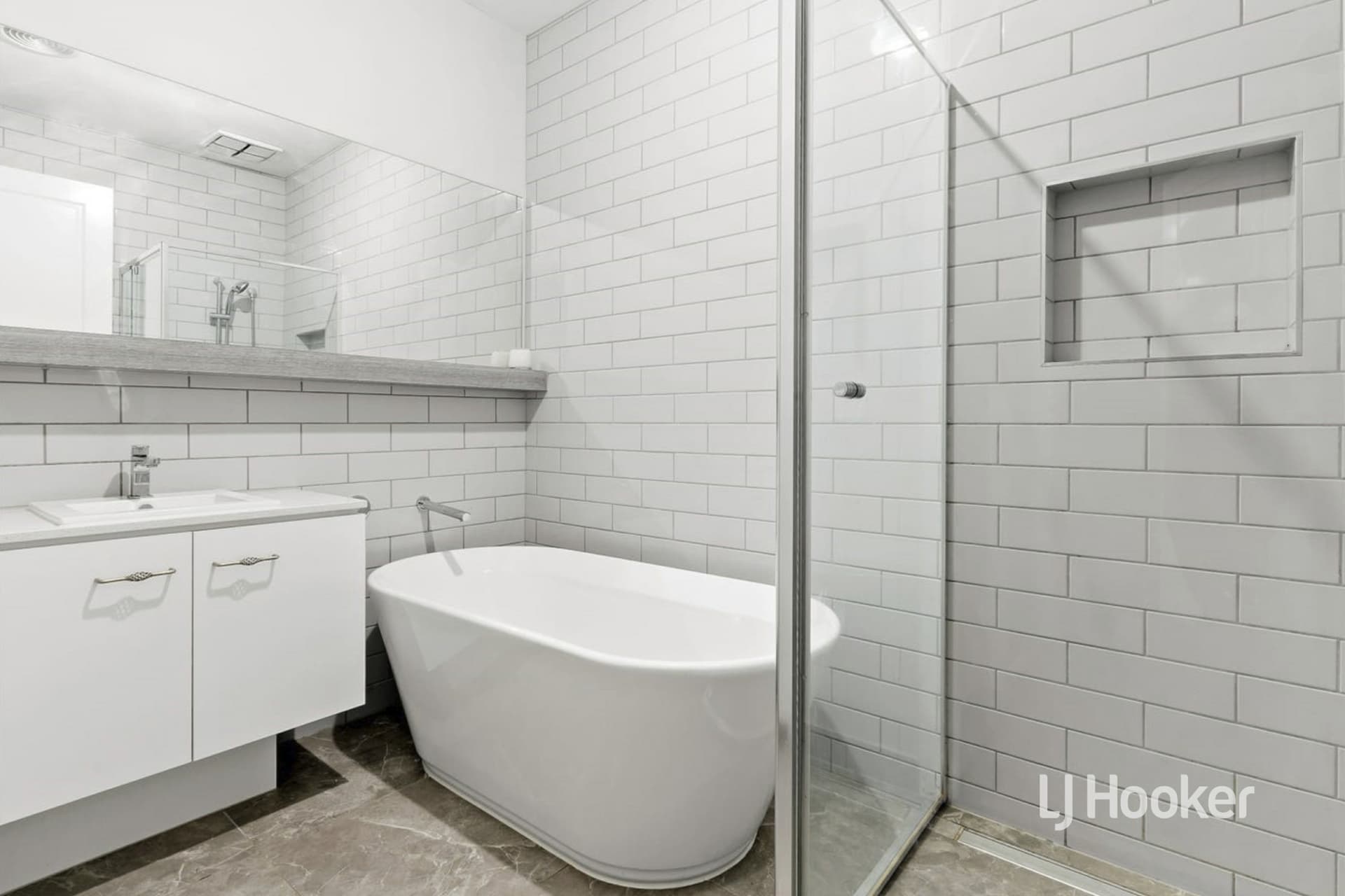 19 Eaglemont Way, Werribee, Werribee - Thumbnail 4