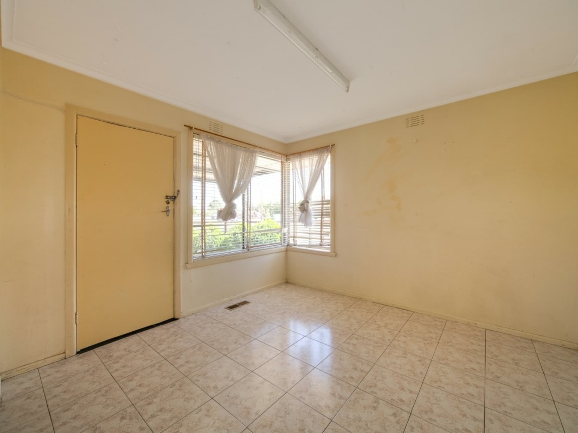 1 Kingsclere Avenue, Keysborough, Noble Park - Thumbnail 4