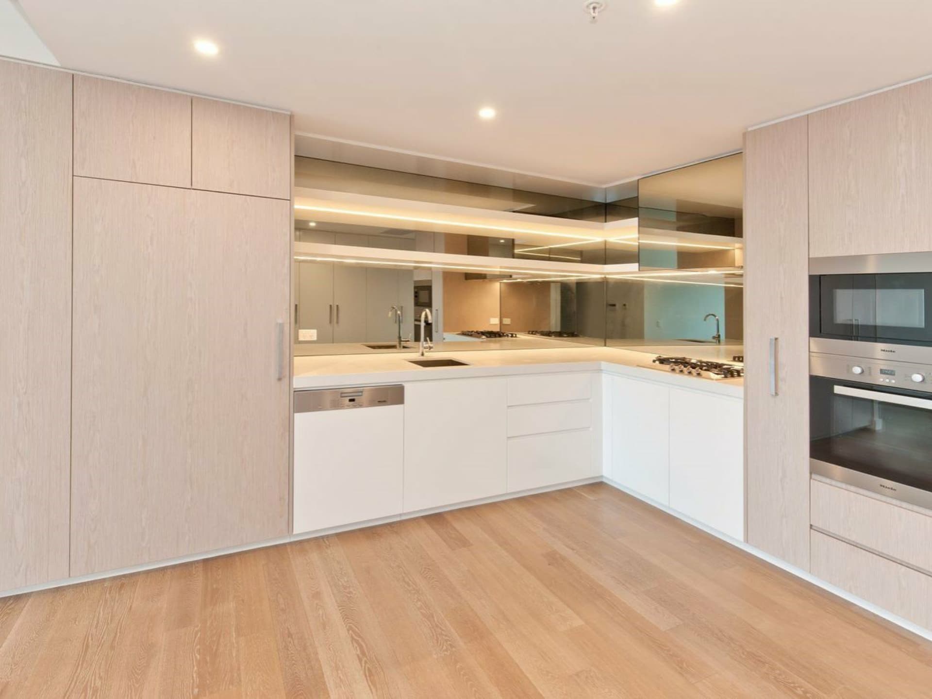 80 Alfred Street, Milsons Point, Milsons Point - Thumbnail 3