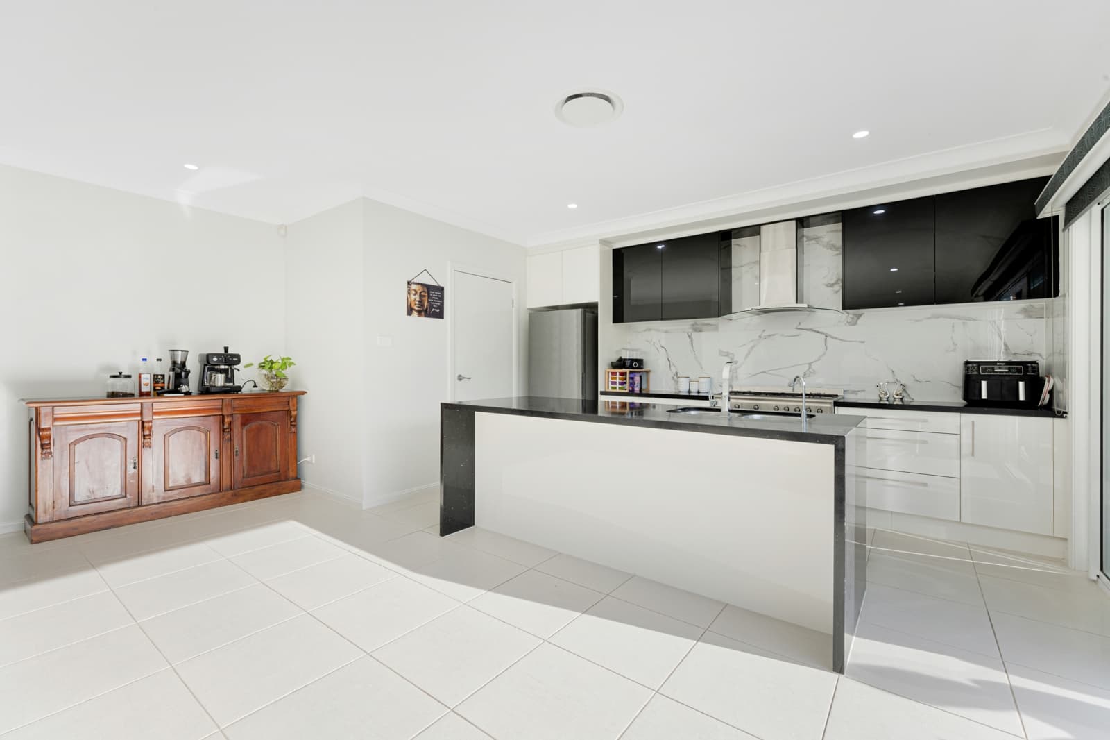 16 Whyalla Street,Jordan Springs, Jordan Springs - Thumbnail 4