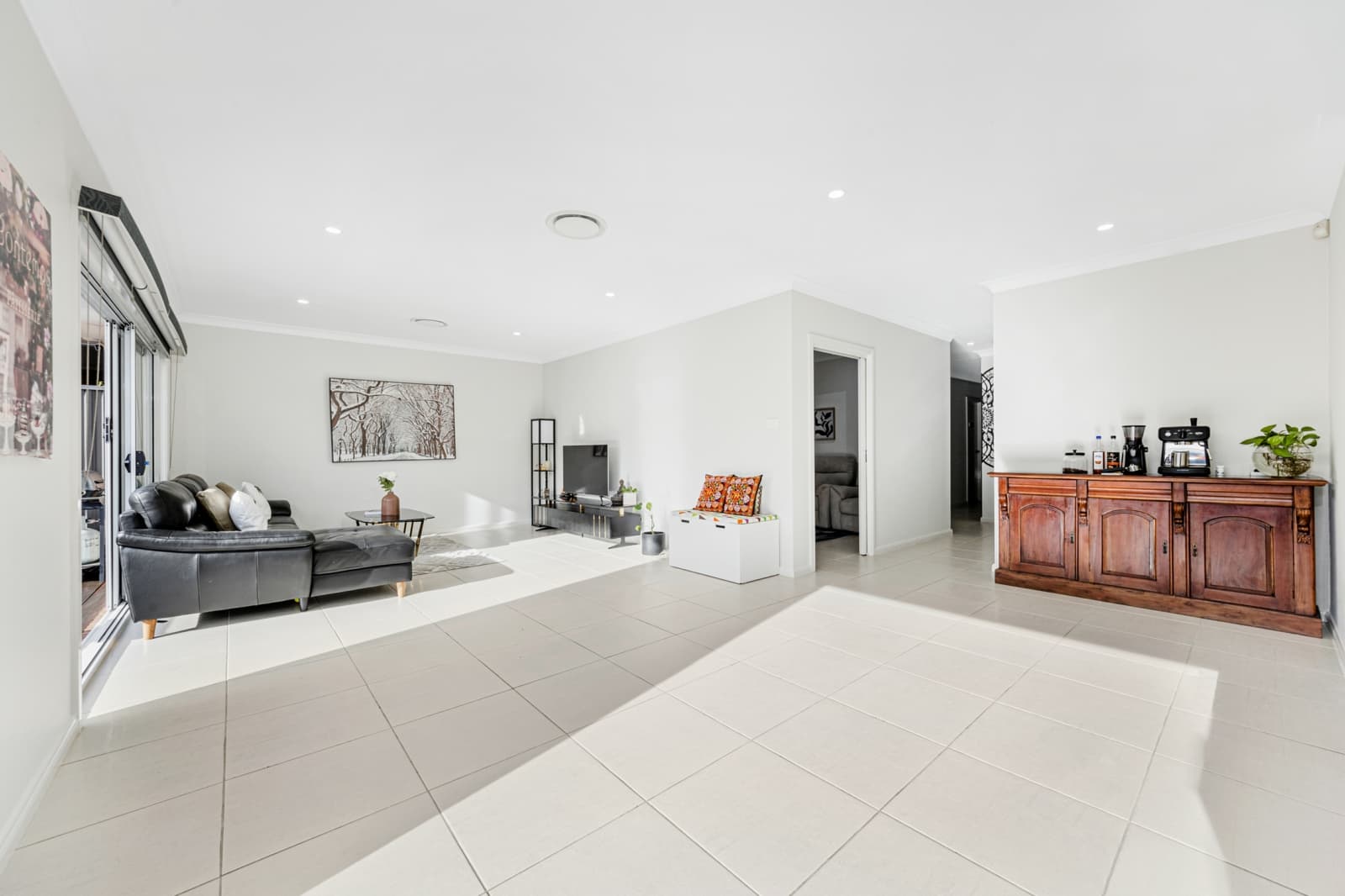 16 Whyalla Street,Jordan Springs, Jordan Springs - Thumbnail 5