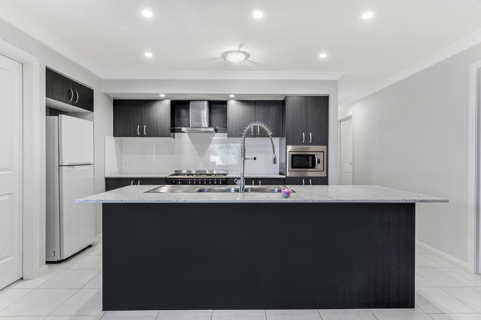 18 Bowral Grove,Jordan Springs, Jordan Springs - Thumbnail 2