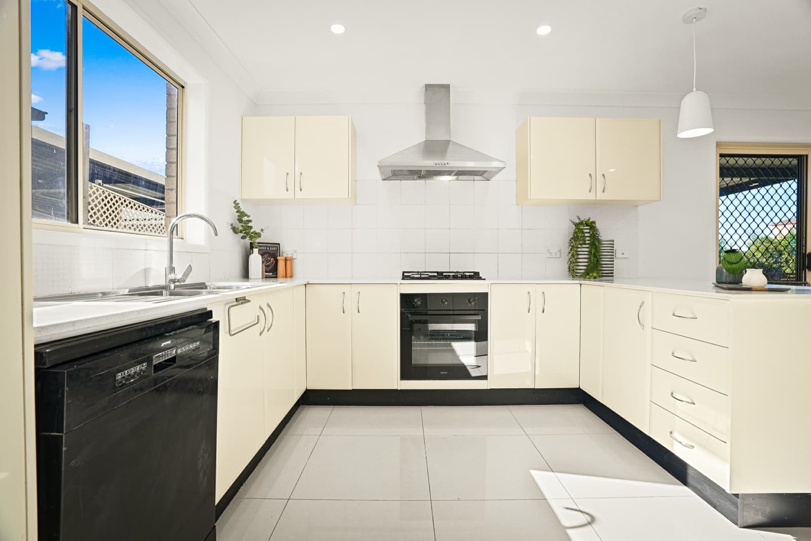 75 Lilydale Drive,Woodcroft, Woodcroft - Thumbnail 5