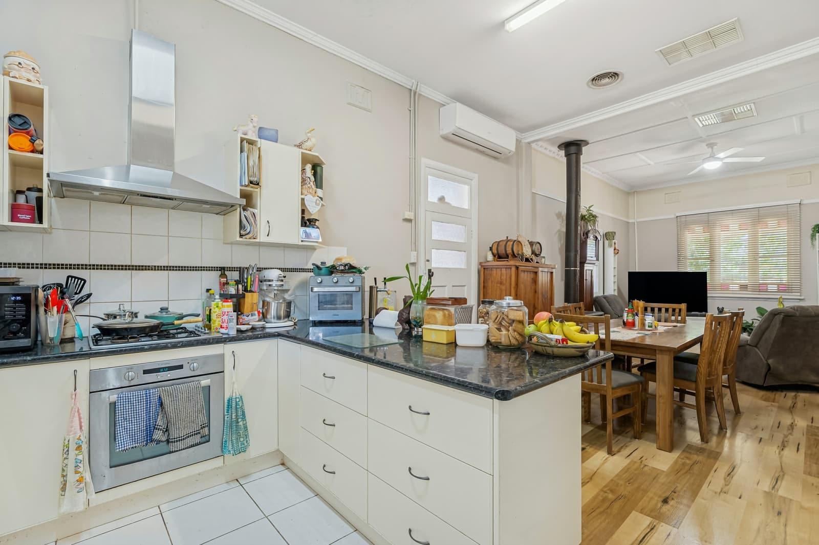 74 Larmer Street,Narrandera, Narrandera - Thumbnail 2